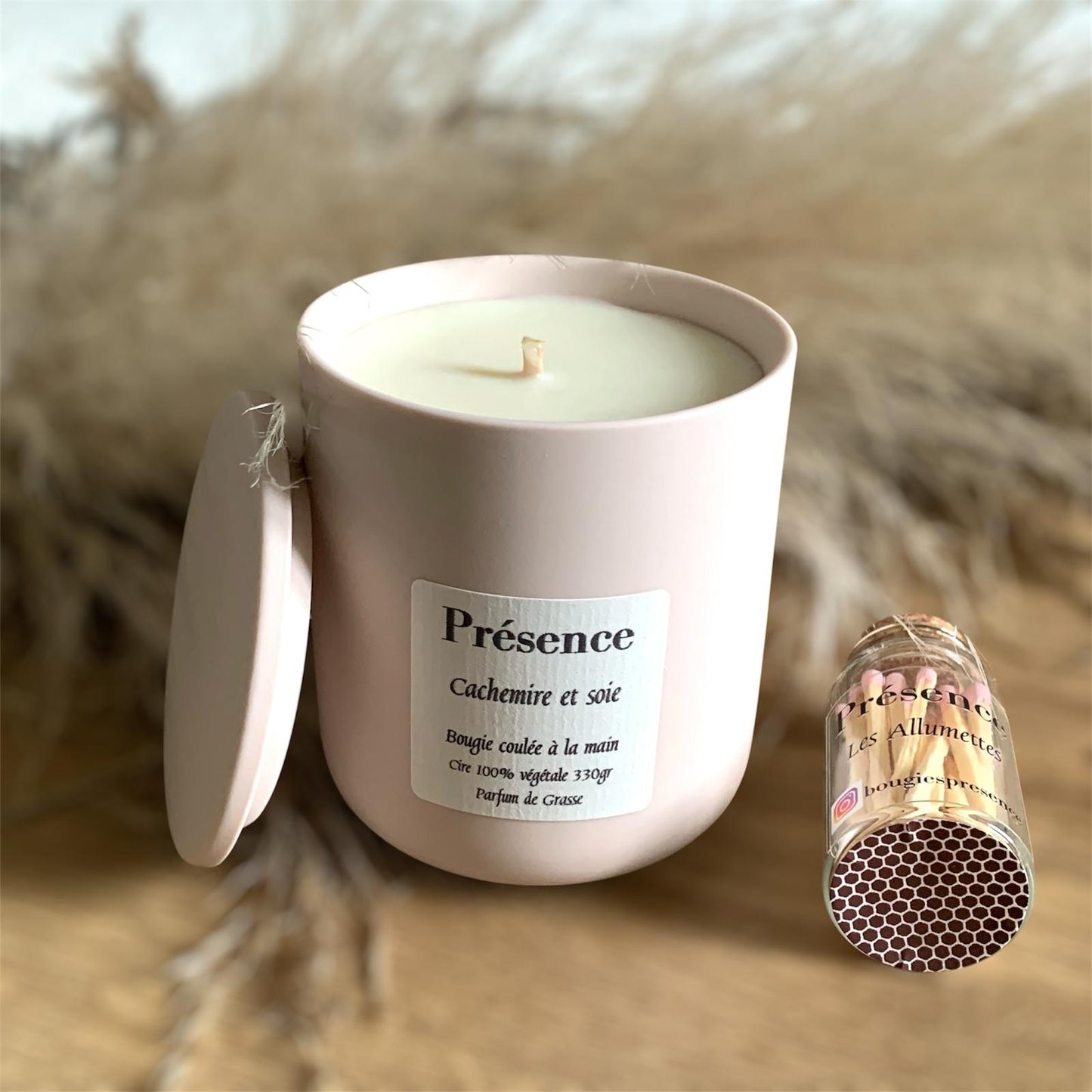 bougie cachemire et soie rose poudre 330g