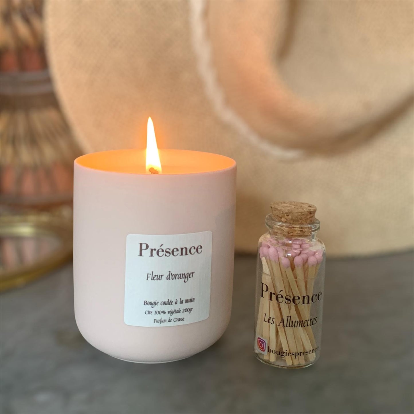 bougie fleur d'oranger rose poudre 200g allumee